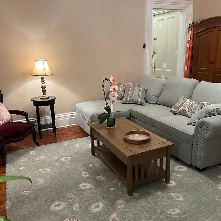 1 Bedroom Private Victorian Apt In Convenient City Location On 5 Acre, Sleeps 4 Poughkeepsie Extérieur photo