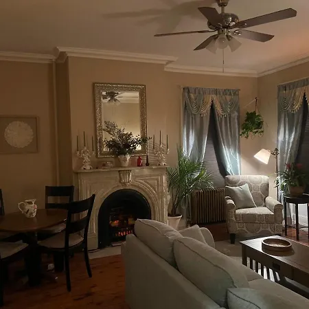 1 Bedroom Private Victorian Apt In Convenient City Location On 5 Acre, Sleeps 4 Poughkeepsie Extérieur photo