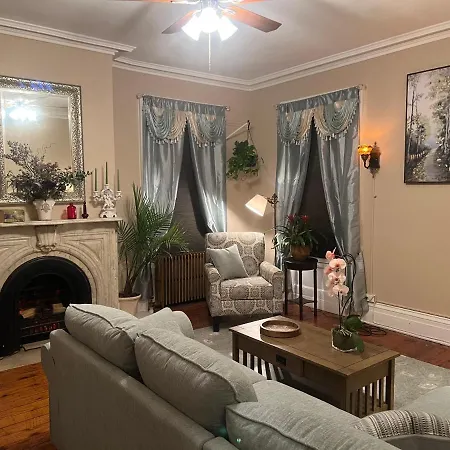 1 Bedroom Private Victorian Apt In Convenient City Location On 5 Acre, Sleeps 4 Poughkeepsie Extérieur photo