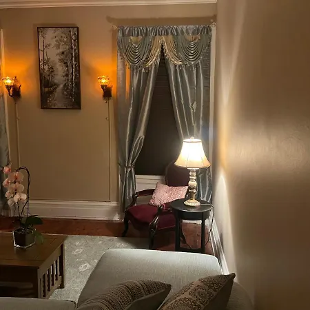 1 Bedroom Private Victorian Apt In Convenient City Location On 5 Acre, Sleeps 4 Poughkeepsie Extérieur photo