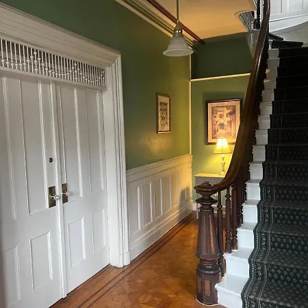 1 Bedroom Private Victorian Apt In Convenient City Location On 5 Acre, Sleeps 4 Poughkeepsie Extérieur photo