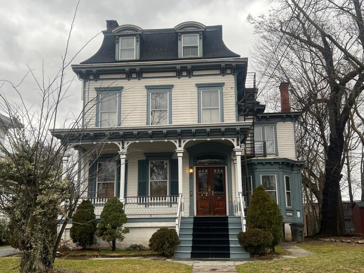 1 Bedroom Private Victorian In Convenient Location On 5 Acre, Sleeps 4 Appartement Poughkeepsie