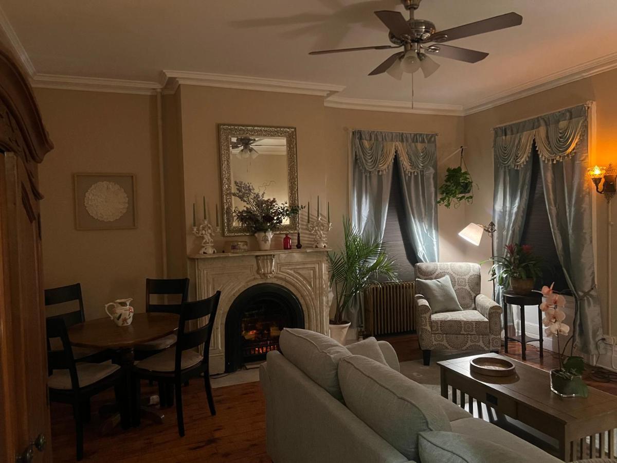 1 Bedroom Private Victorian In Convenient Location On 5 Acre, Sleeps 4