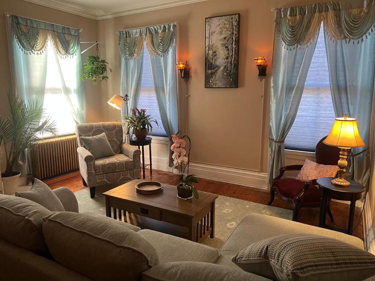 1 Bedroom Private Victorian In Convenient Location On 5 Acre, Sleeps 4 Appartement *