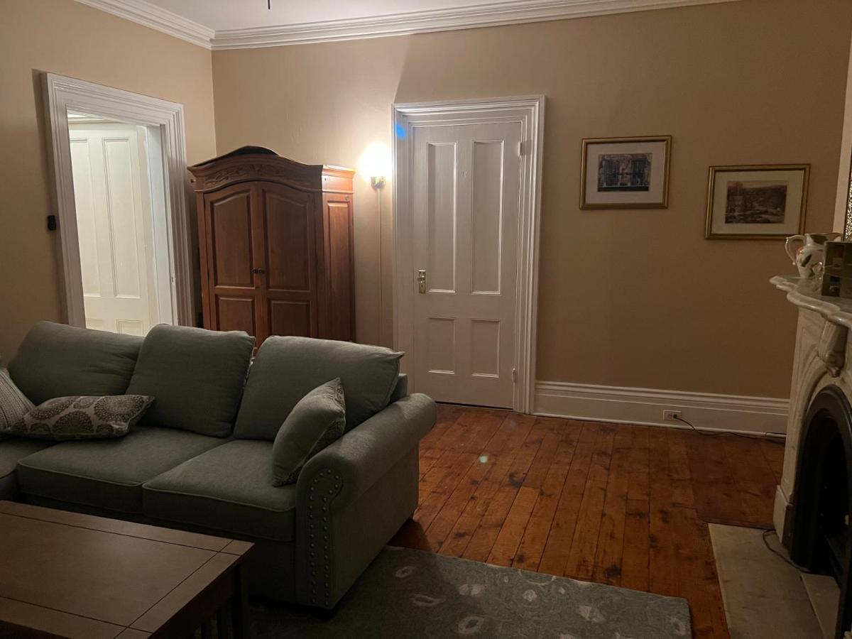 1 Bedroom Private Victorian In Convenient Location On 5 Acre, Sleeps 4