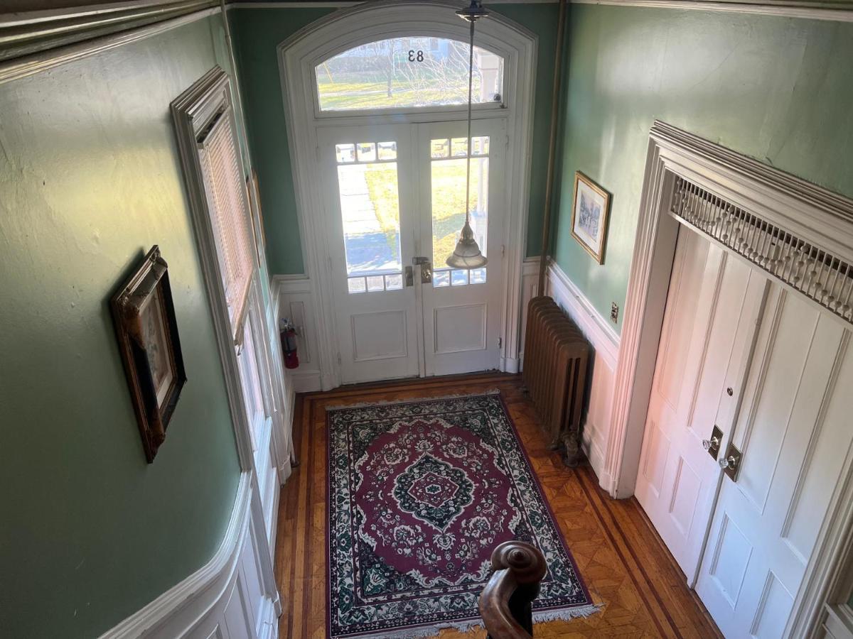 1 Bedroom Private Victorian In Convenient Location On 5 Acre, Sleeps 4 *