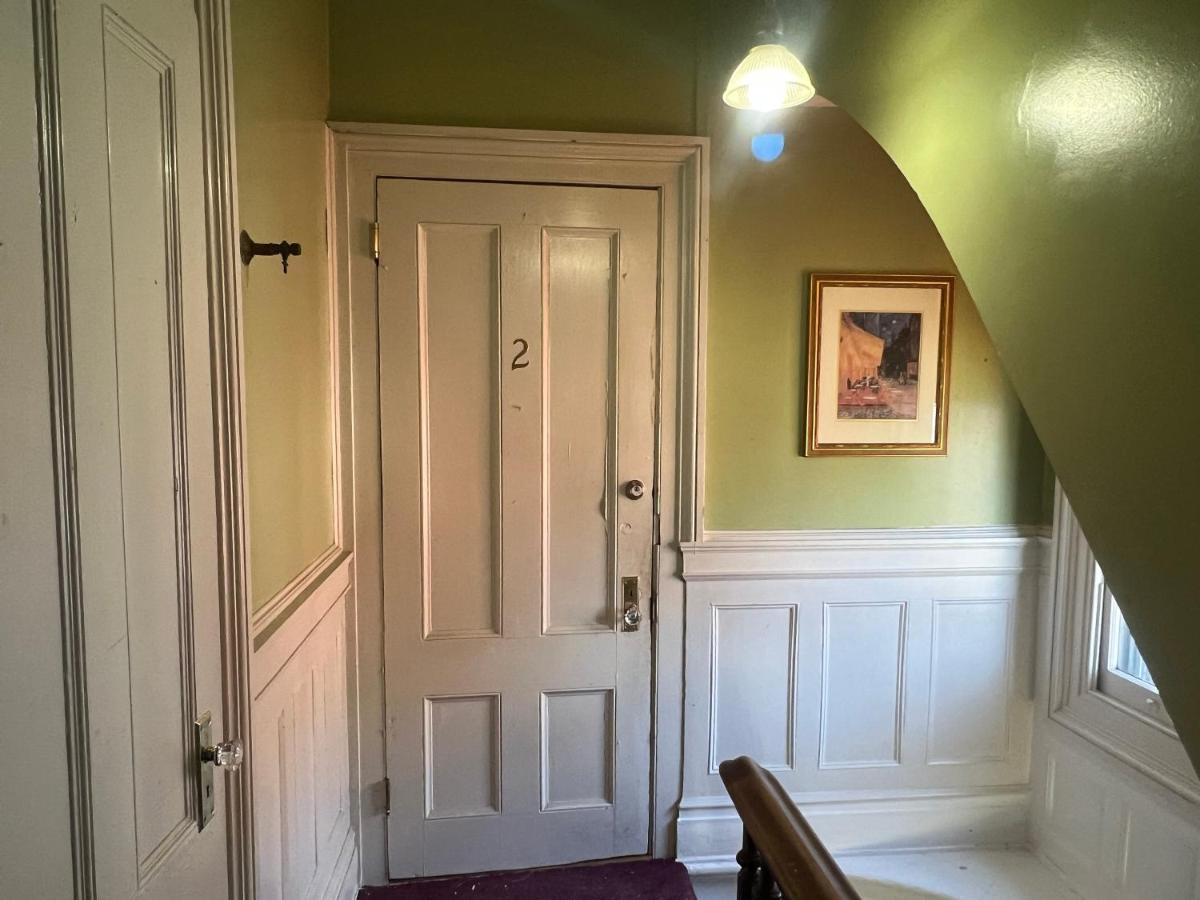Appartement 1 Bedroom Private Victorian In Convenient Location On 5 Acre, Sleeps 4