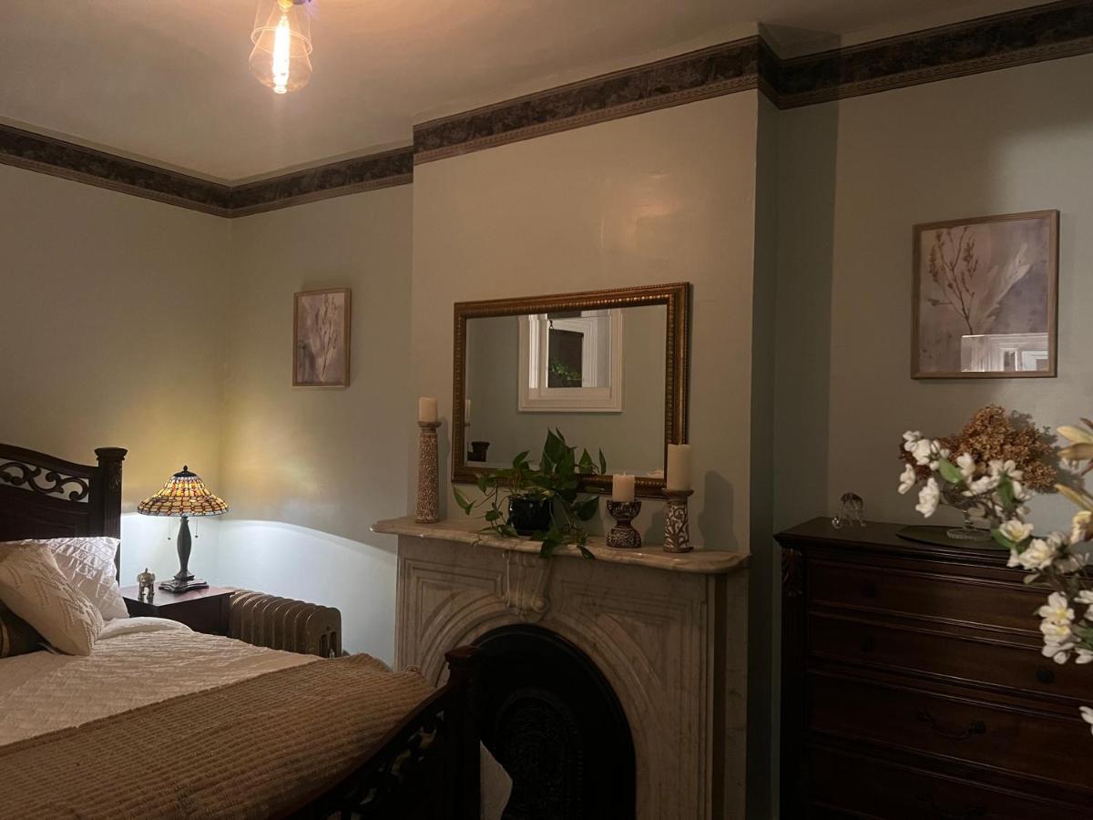 1 Bedroom Private Victorian In Convenient Location On 5 Acre, Sleeps 4