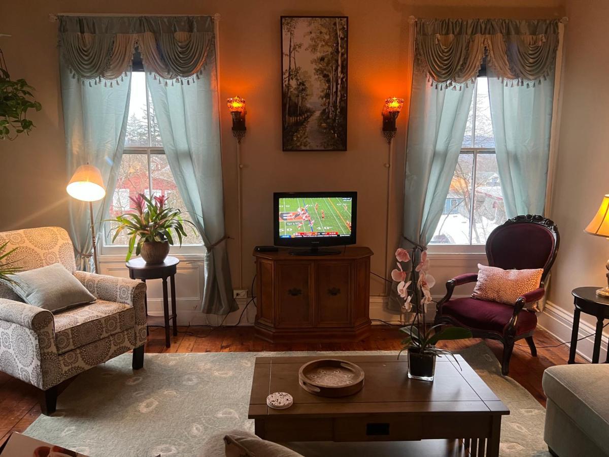 1 Bedroom Private Victorian In Convenient Location On 5 Acre, Sleeps 4 Appartement