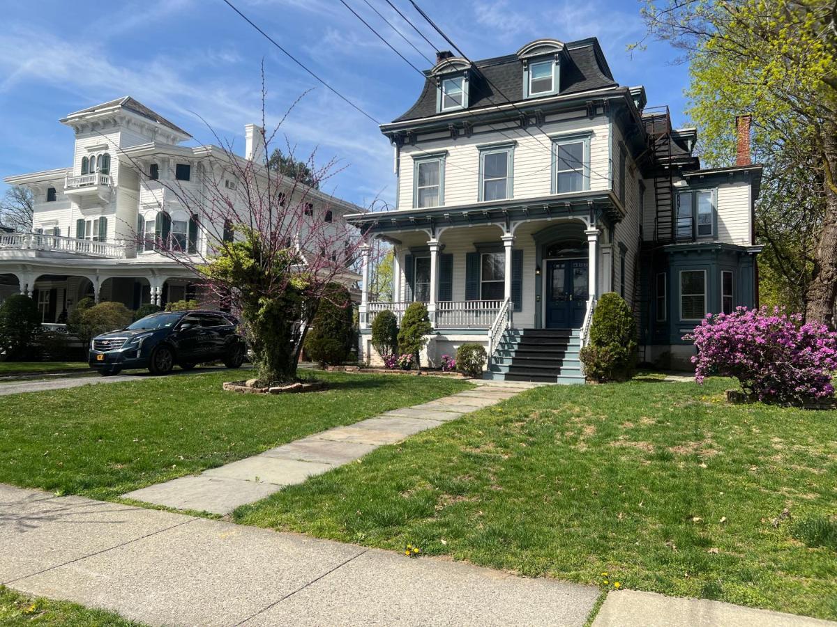 Appartement 1 Bedroom Private Victorian In Convenient Location On 5 Acre, Sleeps 4 Poughkeepsie